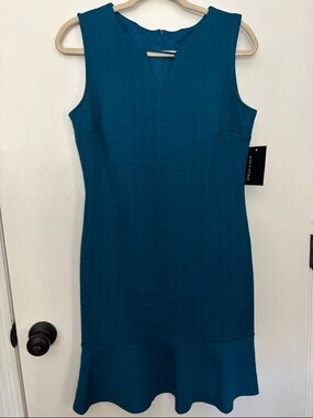 Stella & Max Teal V-Notch Sleeveless Sheath Dress with Flounce Hem
